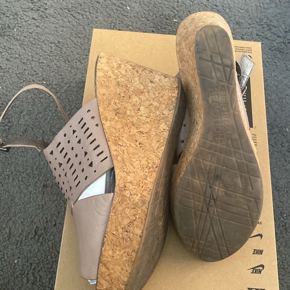 RARE Kenneth Cole wedged sandals with geometric pattern cutouts. Leather. - Picture 15 of 17